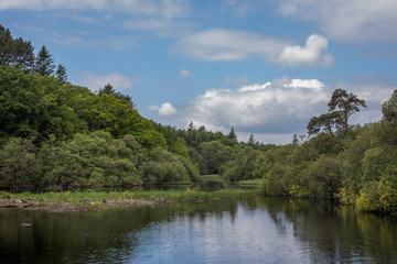 Ruhiger Fluss in Irland