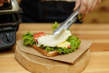 put the melted cheese in a sandwich. cooking juicy sandwich