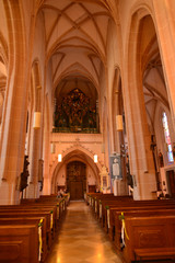 Obraz premium Innenansicht der Pfarrkirche St. Stephan in Baden bei Wien
