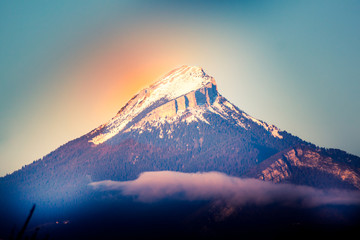 Couch&eacute; de soleil sur les Alpes