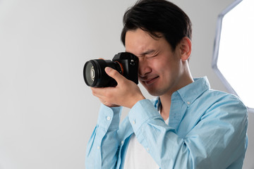 Fototapeta premium 写真を撮るカメラマン