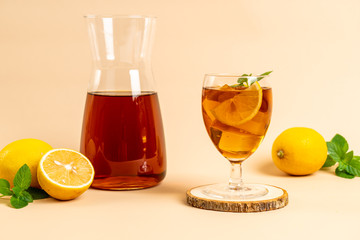 glass of ice lemon tea