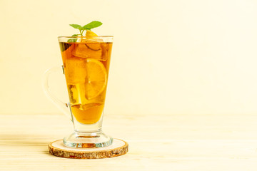 glass of ice lemon tea