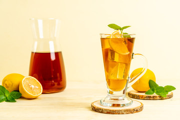 glass of ice lemon tea
