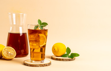 glass of ice lemon tea