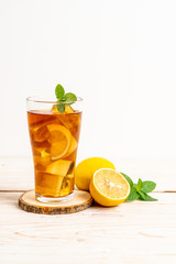 glass of ice lemon tea