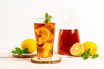 glass of ice lemon tea