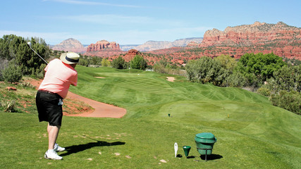 Golfer driving the ball on a Sedona Arizona golf course - obrazy, fototapety, plakaty