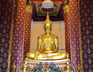 Buddha statue Nimit Wichit Marimoli Srisanphet Borom Trai Lokanat in the chapel at Wat Na Phra Meru  is Temple and famous tourist attraction Ayutthaya province, Thailand