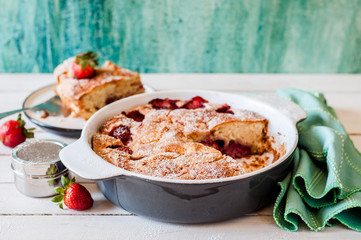 Strawberry Cake in Ceramic Pan