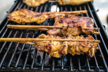 Chicken grilled with smoke and pepper