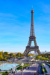 Fototapeta na wymiar Eiffel Tower on blue sky Paris