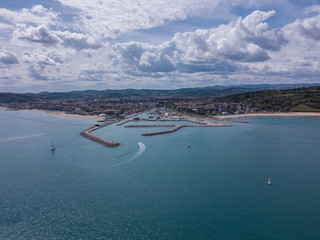 Italia, maggio 2019 - vista panoramica della citta di pesaro e della falesia a picco sul mare del...