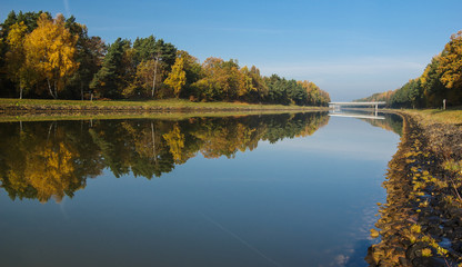 Elbe-Seiten-Kanal im Herbst bei Bad Bevensen