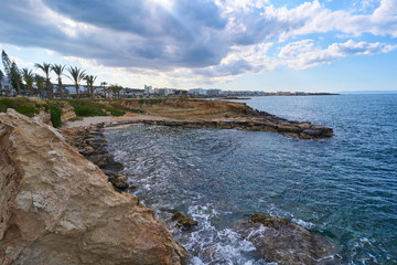 Krajobraz nadmorski w piękny słoneczny dzień