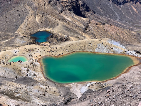 Lac aux couleurs étranges au Tongariro