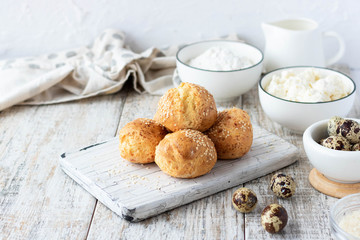 Cottage cheese buns on quail eggs and rice flour as a useful alternative to bread