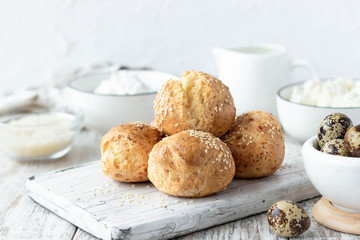 Cottage cheese buns on quail eggs and rice flour as a useful alternative to bread
