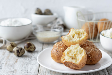 Cottage cheese buns on quail eggs and rice flour as a useful alternative to bread
