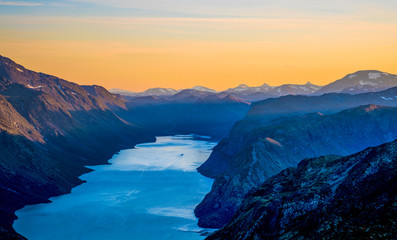 Fototapeta na wymiar Sunset over a glacier lake in the Norwegian mountains (Besseggen Ridge)