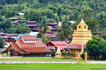 Fototapeta na wymiar Beautiful thai temple and rice field in thailand