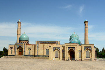 Fototapeta na wymiar Hazrati Imam Complex Main Mosque Tashkent, Uzbekistan.