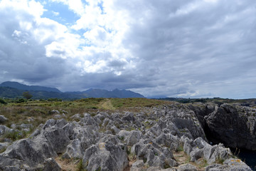 Acantilado en la playa de Gulpiyuri Asturias