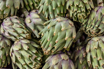 Obraz premium Organic artichokes in the market