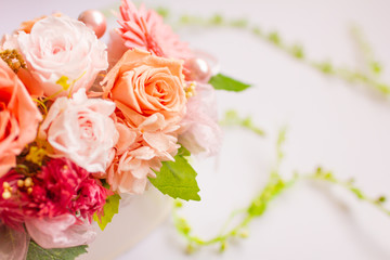 薔薇のドライフラワーの花束と蔦