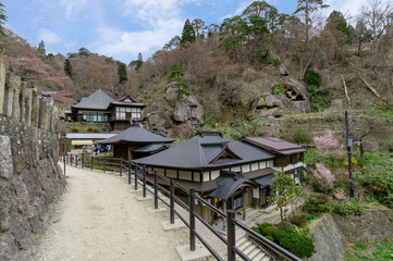 Fototapeta premium 【山形山寺】宝寿山立石寺の春
