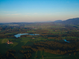 Naklejka premium Top view on beautiful landscape with a lake and mountains in the background