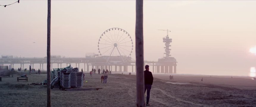 Strand von Schevening Holland im Abendrot