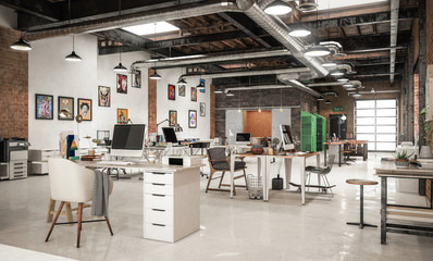 Großraumbüro mit vielen verschiedenen Schreibtischen