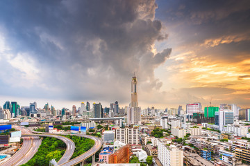 Obraz premium Bangkok, Thailand skyline from Ratchathewi District
