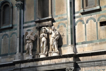 statue antiche di gesù e san giovanni battista a firenze in italia, ancient statues of Jesus and St. John the Baptist in Florence in Italy