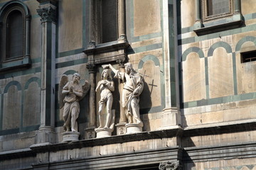 Obraz premium statue antiche di gesù e san giovanni battista a firenze in italia, ancient statues of Jesus and St. John the Baptist in Florence in Italy