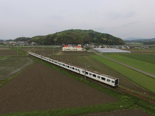 筑肥線を走るJR九州305系