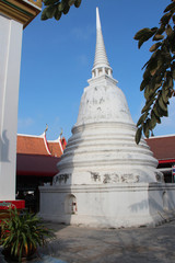 Fototapeta premium stupa in a buddhist temple (wat pa mok) in ang thong (thailand)