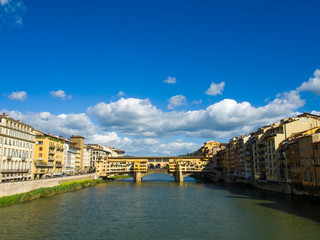 Fototapeta premium Firenze, Ponte Vecchio e fiume Arno.