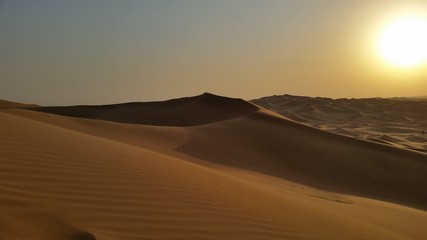 Fototapeta na wymiar Dubai sunset in the desert