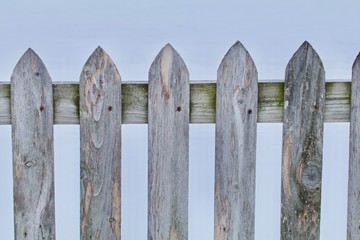 Fototapeta premium Gray Wood Pickett Fence Closeup