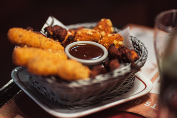 Assiette de viande frit