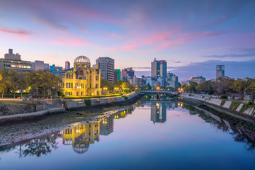 Obraz na płótnie Canvas View of Hiroshima skyline with the atomic bomb dome