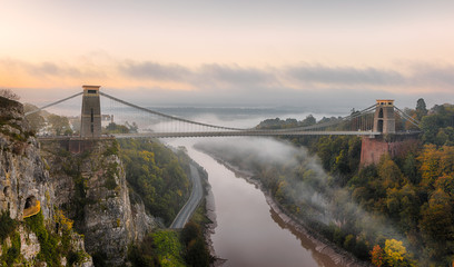 Mist moving down the Avon Gorge on an autumn morning, going under Brunel's Clifton Suspension Bridge. - obrazy, fototapety, plakaty