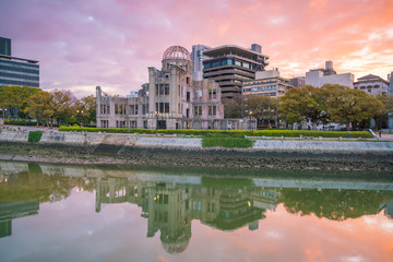 Fototapeta na wymiar View of Hiroshima skyline with the atomic bomb dome