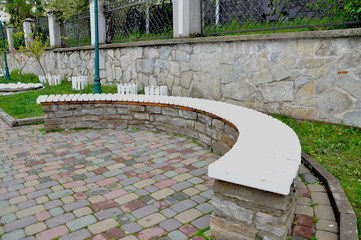 Obraz premium large semicircular bench in the park