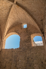 Fototapeta na wymiar Tour fortifiée du monastère de l' île de Saint Honorat