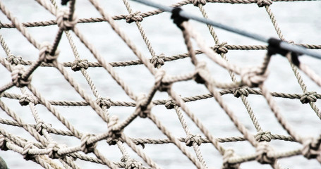 2657_The_tied_ropes_on_the_ship00-1.jpg