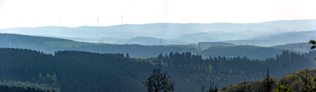 Panorama des bergigen Siegerlandes © Dr. N. Lange