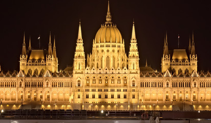 Fototapeta na wymiar Hungarian Parliament central perspective.